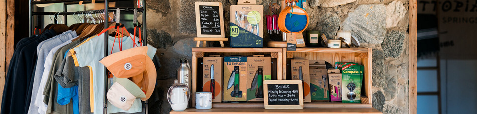 Camp store avec nos essentiels pour camper et cuisiner