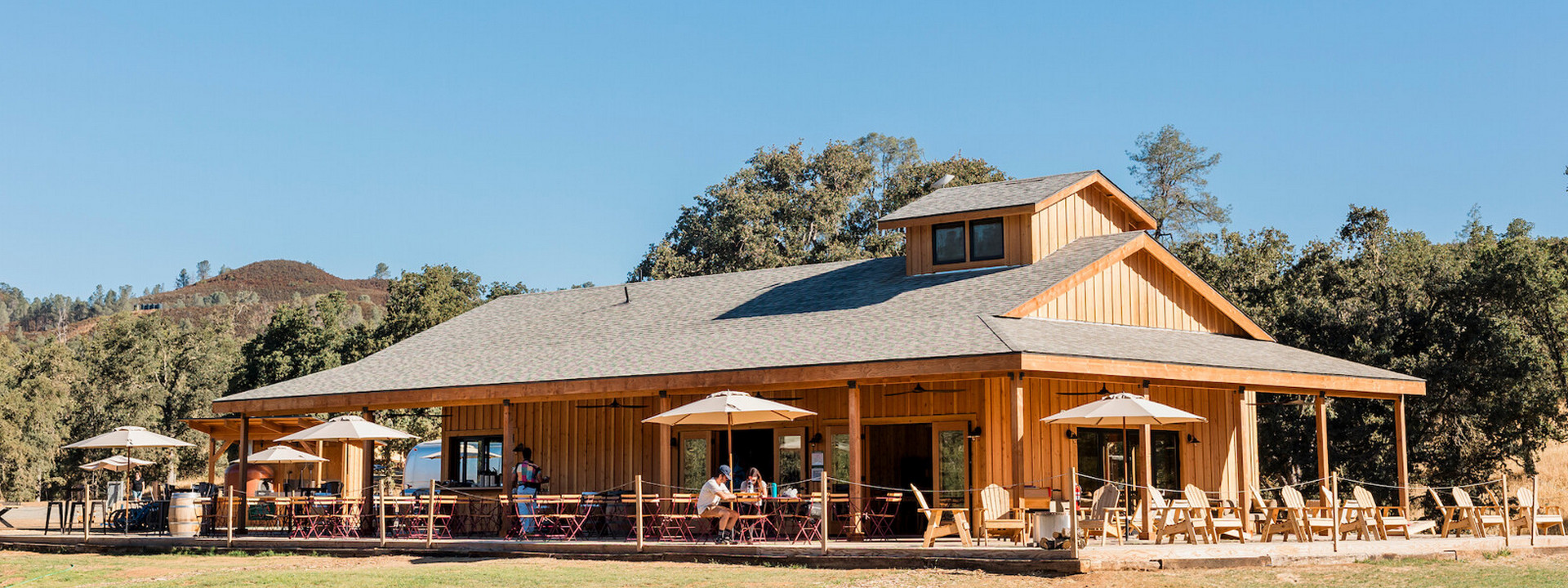 Enjoy on-site dining at Huttopia Wine Country