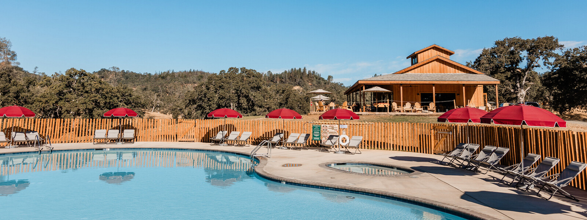 Swimming pool at Huttopia Wine Country