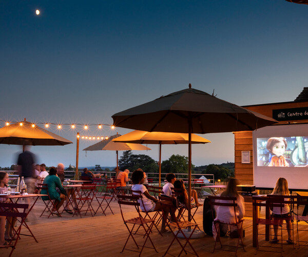 Cinéma en plein air dans les campings Huttopia