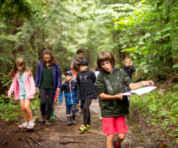Découverte de la nature avec les enfants dans les campings Huttopia