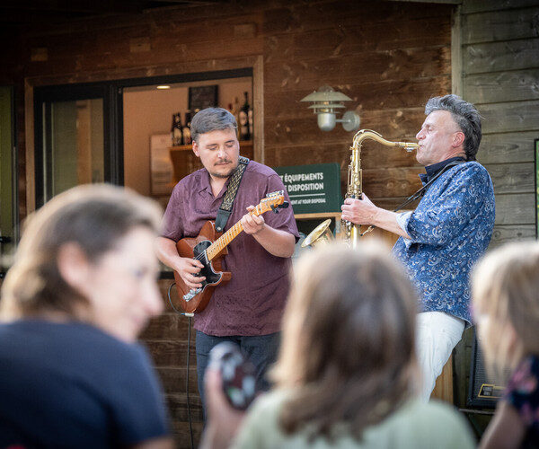 Profitez de concert de musique live pour animer vos soirées de camping à Huttopia Berkshires