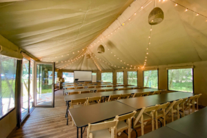 Salle de séminaire sous tente pour un évènement unique