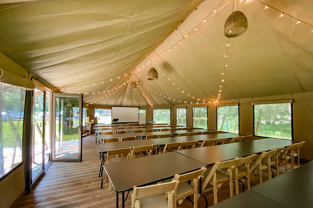 Salle de séminaire sous tente pour un évènement unique