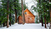 Chalet en hiver dans les Laurentides, Huttopia Canada