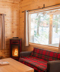 Chalet en hiver dans les Laurentides, Huttopia Canada