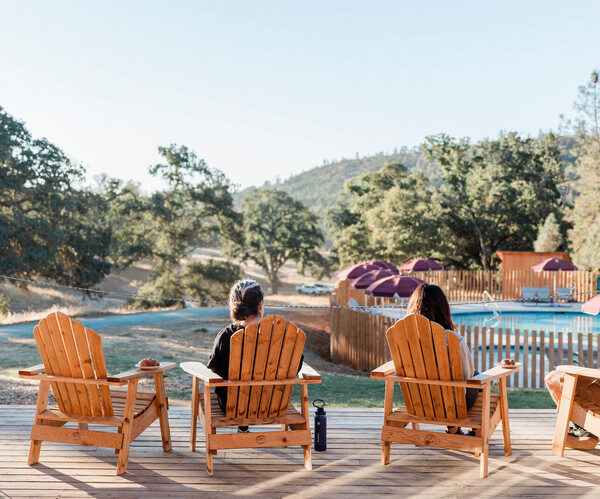 Un terrasse ensoleillé où savourer un moment ensemble